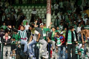 Bursa'da taraftar harekete ge&ccedil;ti, atkılar yeniden a&ccedil;ılıyor