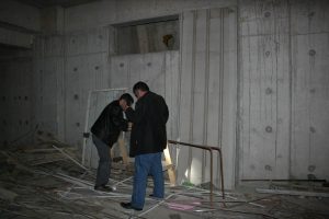 Hırsızı kopan parmağı yakalattı
