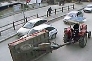 Trafik kazaları MOBESE kameralarına b&ouml;yle yansıdı