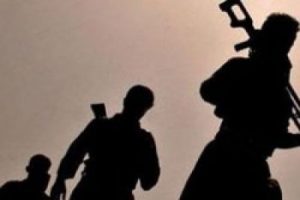 Doğu'daki &ouml;ğretmene PKK bayrağı tehdidi