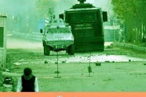 Tankta PKK bayrağıyla poz vermezsen...
