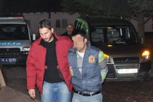 Biber gazıyla gasp yaptı, otob&uuml;sle ka&ccedil;arken yakalandı
