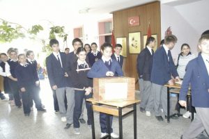 Orhaneli Lisesi sandık başına gitti