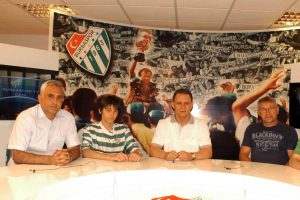 D&ouml;rt kuşaktır profesyonel futbolcular