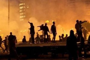 Mısır'da h&uuml;k&uuml;met istifa etti