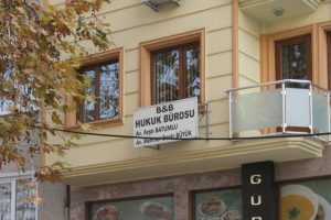 Bursa'da &Ouml;calan'ın avukatlarının ofisleri arandı