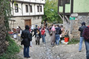 &Uuml;niversite &ouml;ğrencileri Cumalıkızık'ta