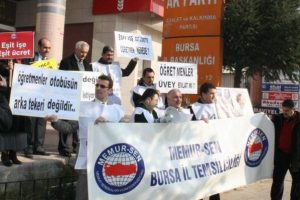 &Ouml;ğretmenler kutlama değil hak istiyor