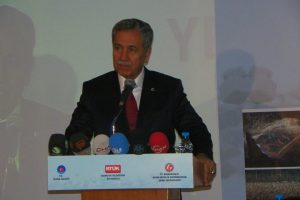Arın&ccedil;: Asker sayısı fazla, bedelli TSK'yı zayıflatmaz