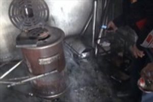 Sobaya tiner d&ouml;kt&uuml;, tenekesi elinde patladı