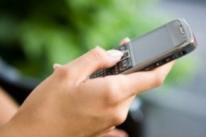 Cep telefonuyla konuşurken vurularak &ouml;ld&uuml;r&uuml;ld&uuml;