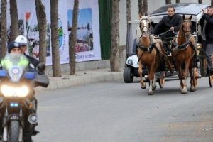 Kılı&ccedil;daroğlu'ndan faytonlu ziyaret