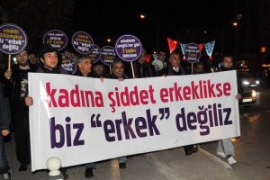 Erkekler Bursa'da kadınlar i&ccedil;in y&uuml;r&uuml;d&uuml;