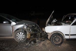 Bursa'da otomobiller kafa kafaya &ccedil;arpıştı