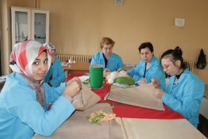 Engellerine takılmadan &uuml;retmeye &ccedil;alışıyorlar