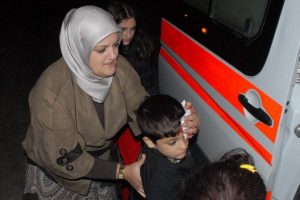 K&uuml;&ccedil;&uuml;k Ali'nin y&uuml;z&uuml;nde b&uuml;y&uuml;k korku