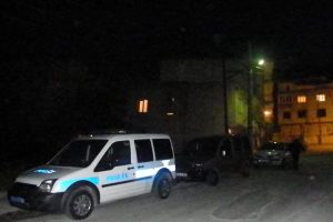 Sahte hoca kadın &uuml;fleyip altınları g&ouml;t&uuml;rd&uuml;