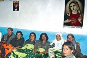 PKK kampında &ccedil;ekilen &ccedil;arpıcı fotoğraf