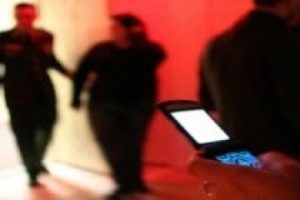 Tarihin en b&uuml;y&uuml;k cep telefonu skandalı