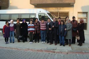 Vekilden engellilere doğum g&uuml;n&uuml;nde otob&uuml;s hediyesi