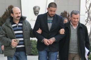 "Garibana yardım edeceğim" diye esnafı dolandırdı