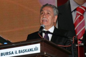 Arın&ccedil;'tan G&uuml;l'&uuml;n vetosuna destek