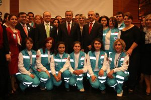 Arın&ccedil;'tan evde sağlık hizmeti veren ekiplere moral