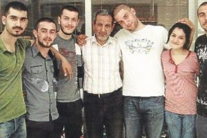 Sa&ccedil;larını kestirdiler, tutuklandılar