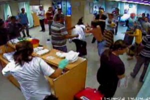 Kadın doktora dayak kamerada
