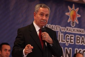Arın&ccedil;: Yolsuzluk yapmıyoruz, yol yapıyoruz