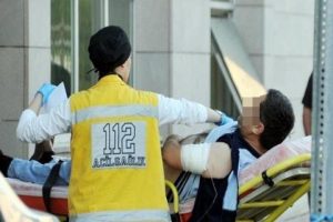 3 ablasıyla birlikte olan kişiyi vurdu