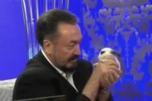 Adnan Oktar: Bazı kadınlar kaşar