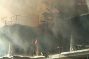 Taksim'de korkutan yangın