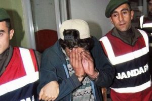 9 yaşındaki &ccedil;ocuğu &ouml;ld&uuml;resiye d&ouml;v&uuml;p, k&ouml;pr&uuml;den atan sanığa 20 yıl