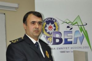 Artık sivil polisler de trafik polisi gibi g&ouml;rev yapacak