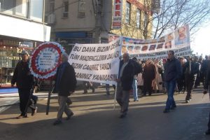 Grizu patlamasında &ouml;len madencilerin yakınlarından y&uuml;r&uuml;y&uuml;ş