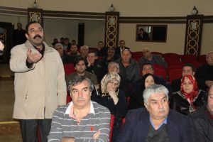 Yol i&ccedil;in mezarların kaldırılmasına tepki