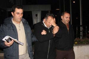 G&uuml;venlik kamerasına takılan cami hırsızı, polise yakalandı