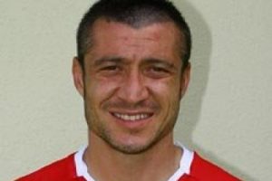 Bedelli &ccedil;ıktı T&uuml;mer futbolu bıraktı