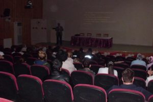 Hastane personeline iletişim semineri