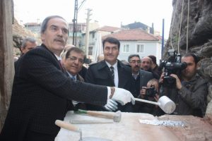 Bursa'nın surlarındaki g&uuml;zellikler g&uuml;n y&uuml;z&uuml;ne &ccedil;ıkıyor