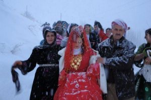 Damada ulaşmak i&ccedil;in 5 kilometre y&uuml;r&uuml;d&uuml;