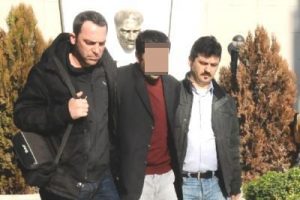Tecav&uuml;z zanlısını kopuk parmağı yakalattı