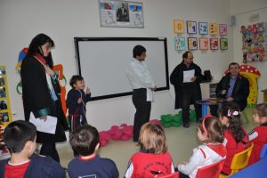 Sınavlı minikler mahkeme kurdu