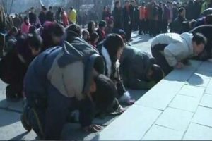 Kuzey Kore &ouml;len liderine b&ouml;yle ağladı