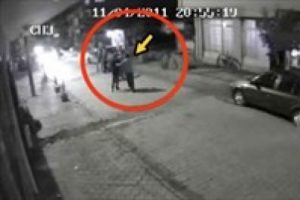 Polislerin yanında birbirlerine kurşun yağdırdılar
