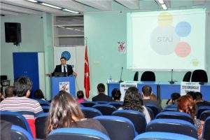 Firmaların insan kaynakları y&ouml;neticileri &ouml;ğrencileriyle buluştu