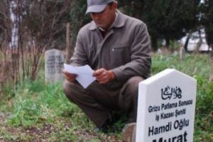 Mezar başında mahkeme kararı okundu