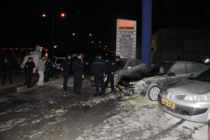 Okul ve galeriye motoloflu saldırı