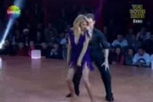 Burcu Esmersoy'dan seksi dans